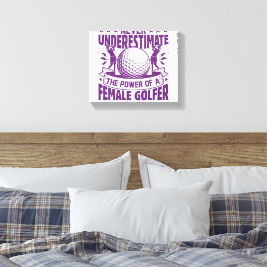 Onderschat nooit de kracht van een vrouw golfer canvas afdruk (Insitu (Slaapkamer))
