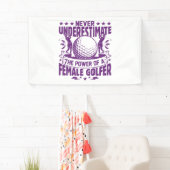 Onderschat nooit de kracht van een vrouw golfer spandoek (Insitu)