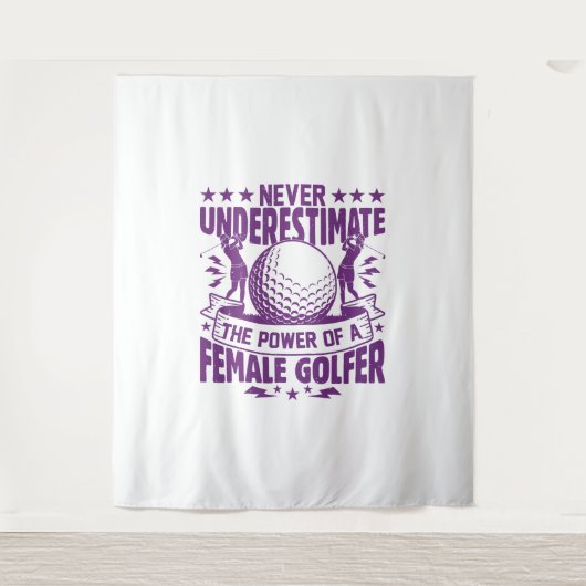 Onderschat nooit de kracht van een vrouw golfer wandkleed (Voorkant)