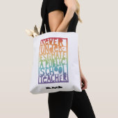 Onderschat nooit de leraar van de openbare school, tote bag (Dichtbij)