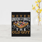 Onderschat nooit de old guy retro pool biljarten kaart (Gele Bloem)