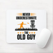 Onderschat nooit de oude kerel discgolf muismat (Met muis)