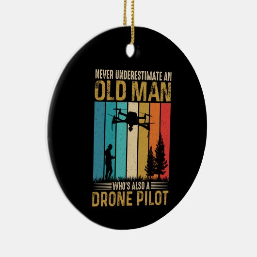 Onderschat nooit de oude Man bestuurder Keramisch Ornament (Rechts)