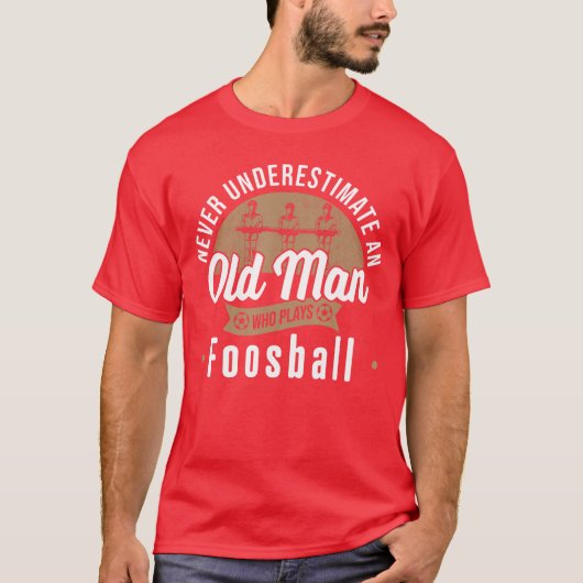 Onderschat nooit de oude man die Foosballable spee T-shirt (Voorkant)