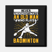 Onderschat nooit de oude Man Dminton Shuttle Magneet (Voorkant)