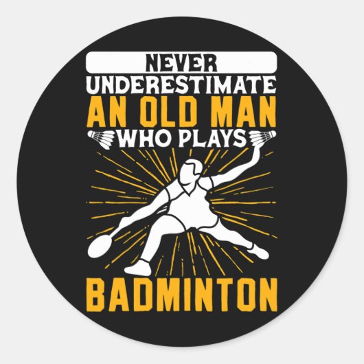 Onderschat nooit de oude Man Dminton Shuttle Ronde Sticker (Voorkant)