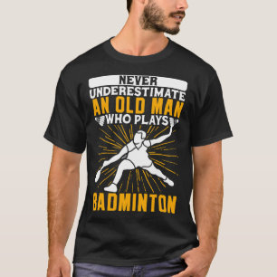 Onderschat nooit de oude Man Dminton Shuttle T-shirt