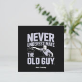 Onderschat nooit de oude man Funny Disk Golf Kaart (Staand voorkant)