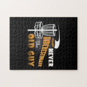 Onderschat nooit de oude man Funny Disk Golf Legpuzzel (Horizontaal)
