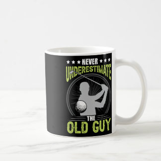 Onderschat nooit de oude man golf golfsport  koffiemok