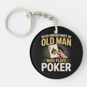 Onderschat nooit de oude man pokerkaart sleutelhanger