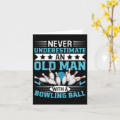 Onderschat nooit de oude Mannen bowlingbal Mannen  Kaart (Gele Bloem)