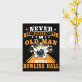Onderschat nooit de oude Mannen bowlingbal Mannen Kaart (Gele Bloem)