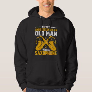 Onderschat nooit de oude saxofoonspeler muziek hoodie