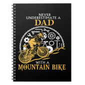 Onderschat nooit een DAD met een mountainbike _ D Notitieboek (Voorkant)