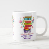 Onderschat nooit een goed gelezen vrouw mok (Rechts)