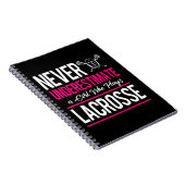 Onderschat nooit een gril die Lacrosse Lacr speelt Notitieboek (Rechterzijde)