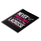 Onderschat nooit een gril die Lacrosse Lacr speelt Notitieboek (Linkerzijde)