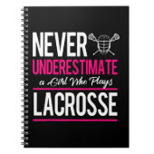 Onderschat nooit een gril die Lacrosse Lacr speelt Notitieboek (Voorkant)