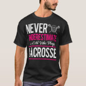 Onderschat nooit een gril die Lacrosse Lacr speelt T-shirt (Voorkant)