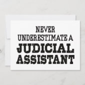 Onderschat nooit een Justitiële Assistent Kaart (Voorkant)