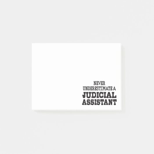 Onderschat nooit een Justitiële Assistent Post-it® Notes (Voorkant)