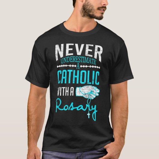 Onderschat nooit een katholiek met een Rosary Chri T-shirt (Voorkant)