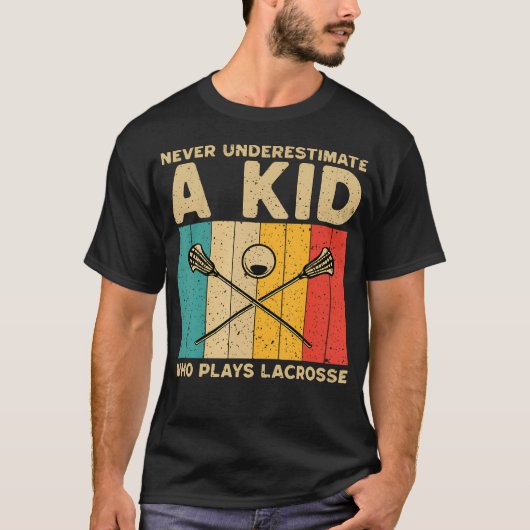 Onderschat nooit een kind dat lacrosse speelt t-shirt (Voorkant)