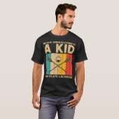Onderschat nooit een kind dat lacrosse speelt t-shirt (Voorkant volledig)