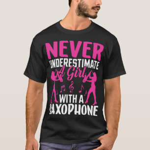 Onderschat nooit een L met een saxofoon T-shirt