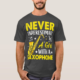 Onderschat nooit een L met een saXOPHONE 6 T-shirt