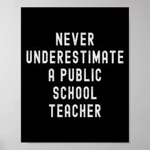 Onderschat Nooit Een Leraar Op Een Openbare School Poster