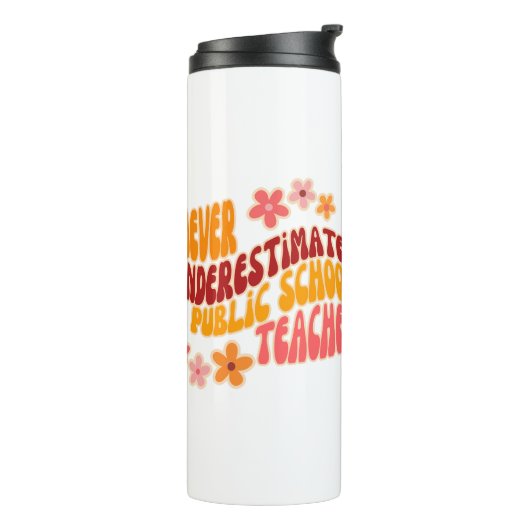 Onderschat nooit een leraar op een openbare school thermosbeker (Gedraaid links)