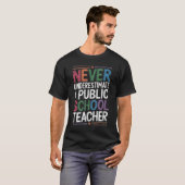Onderschat nooit een leraar t-shirt (Voorkant volledig)