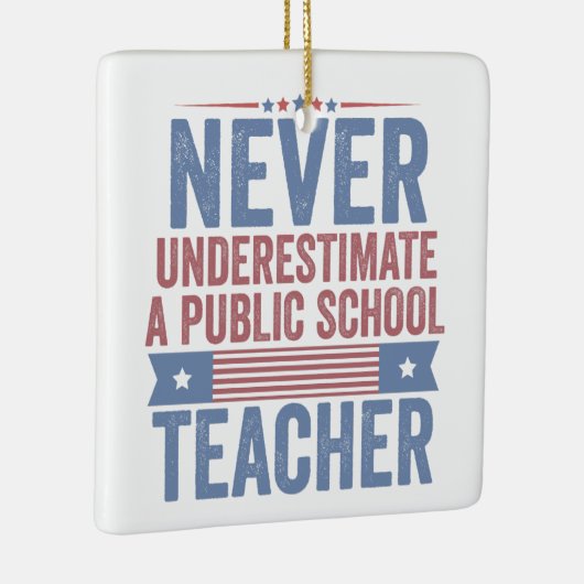 Onderschat nooit een leraar van de openbare school keramisch ornament (Rechts)