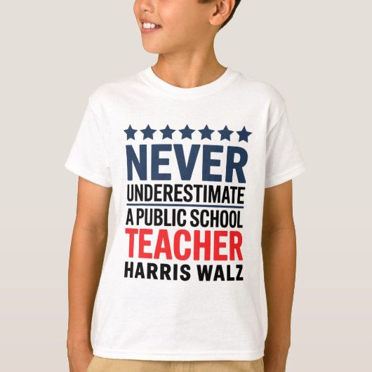 Onderschat nooit een leraar van de openbare school t-shirt (Voorkant)