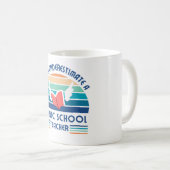 Onderschat nooit een leraar van een openbare schoo koffiemok (Voorkant rechts)