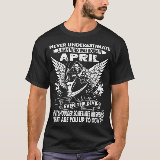 Onderschat nooit een Man dat in april is geboren T-shirt (Voorkant)