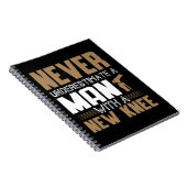 Onderschat nooit een Man met een nieuw knie-vervan Notitieboek (Rechterzijde)