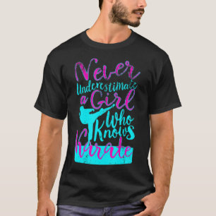 Onderschat nooit een meisje dat het Karate Quote k T-shirt