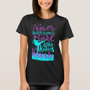 Onderschat nooit een meisje dat het Karate Quote k T-shirt