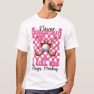 Onderschat nooit een meisje dat hockey speelt Coqu T-shirt