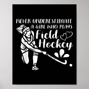Onderschat Nooit Een Meisje Dat Hockey Speelt Poster