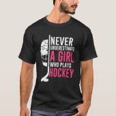 Onderschat nooit een meisje dat hockey speelt t-shirt (Voorkant)