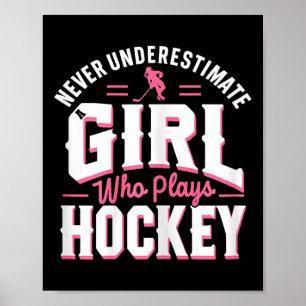 Onderschat nooit een meisje dat ijshockey speelt poster