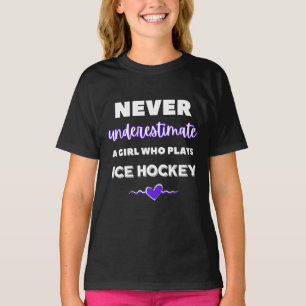 Onderschat nooit een meisje dat ijshockey speelt t-shirt