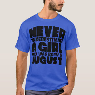 Onderschat nooit een meisje dat in augustus gebore t-shirt