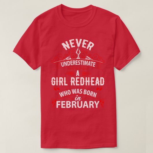 Onderschat nooit een meisje dat in februari is geb t-shirt (Design voorkant)