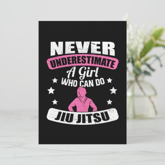Onderschat nooit een meisje dat Jiu Jitsu kan doen Kaart (Staand voorkant)