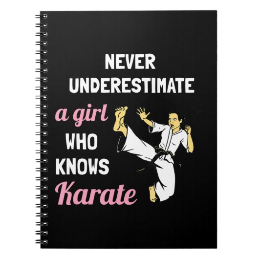 Onderschat nooit een meisje dat Karate Girl G kent Notitieboek (Voorkant)